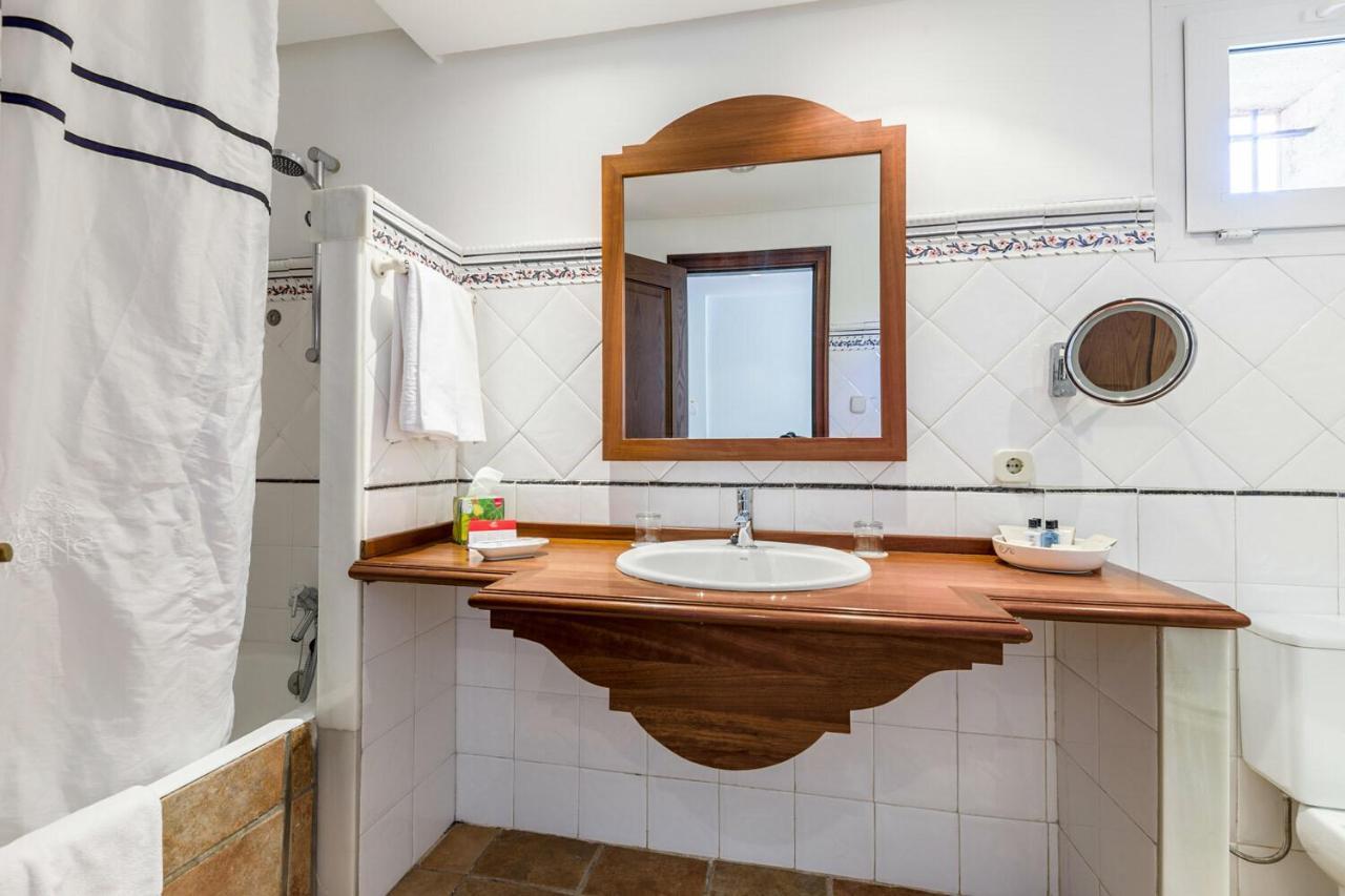 Standard Single Room,1324587196:JPEG
